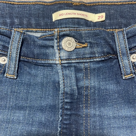 LEVIS Mid Length Shorts Women’s Size 29 - Picture 4 of 4